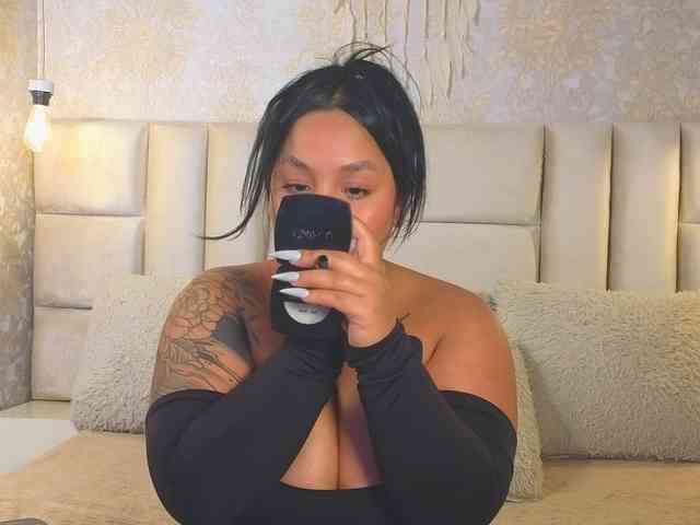 EmilyQueen3xx webcam