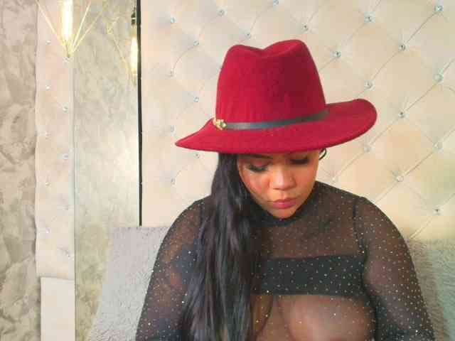 EmilyQueen3xx webcam