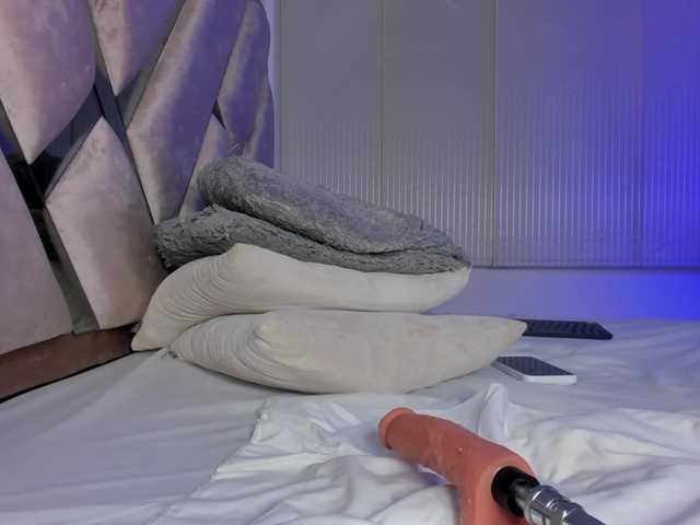 Gisell-Montoy live cam on UnifiedCams