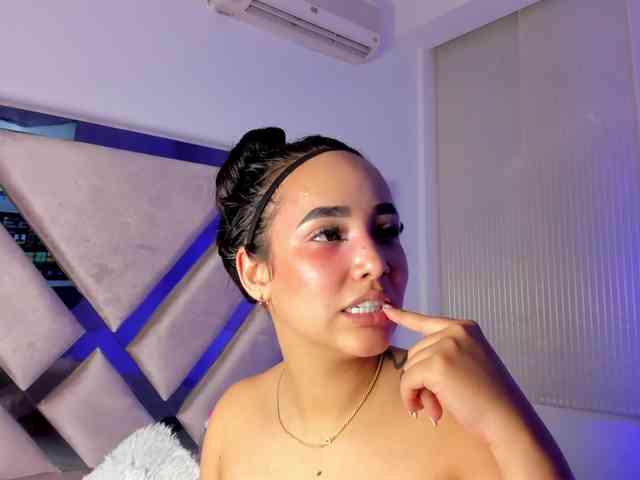 Gisell-Montoy webcam