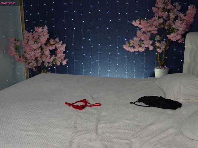 Mirror-Girl's BongaCams show and profile