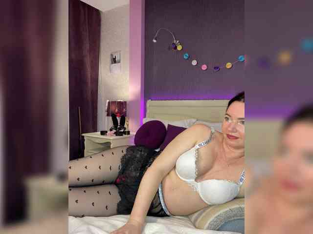 hungryforme Live Webcam on BongaCams