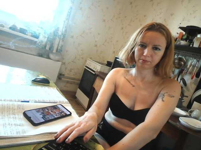 GLAMYR252 live cam on BongaCams