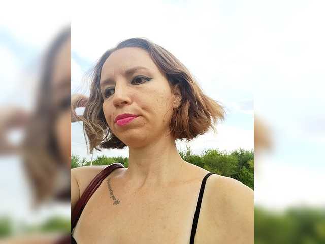 GLAMYR252 live webcam show