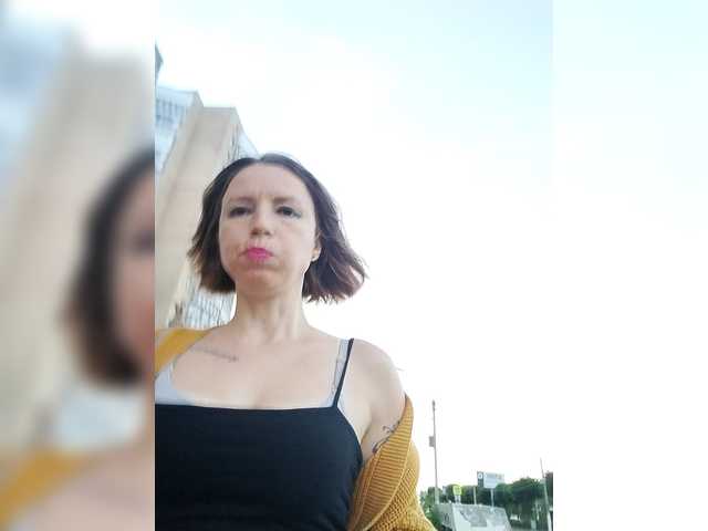 GLAMYR252 live cam on BongaCams