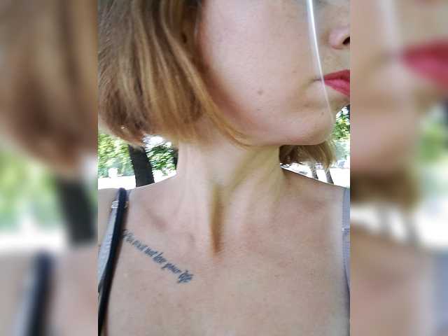 GLAMYR252 live cam on BongaCams