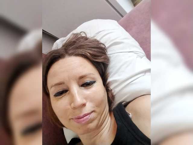 GLAMYR252 live cam on BongaCams