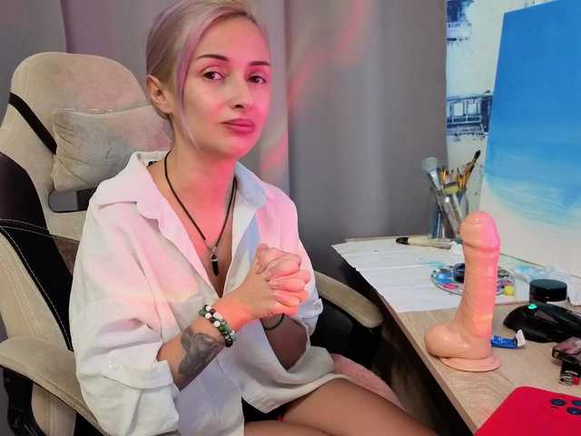 KiraWhite live cam on BongaCams