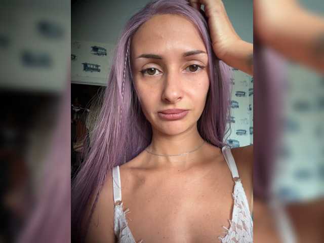 KiraWhite live cam on BongaCams
