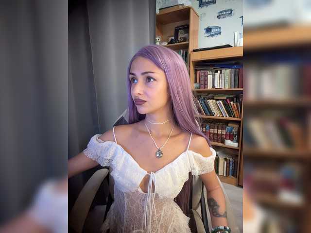 KiraWhite live webcam show