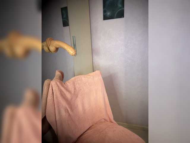 KiraWhite live webcam show