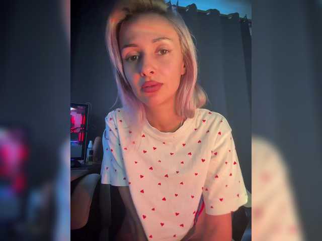 KiraWhite live cam on BongaCams