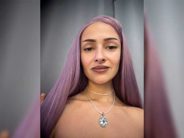 KiraWhite live webcam show