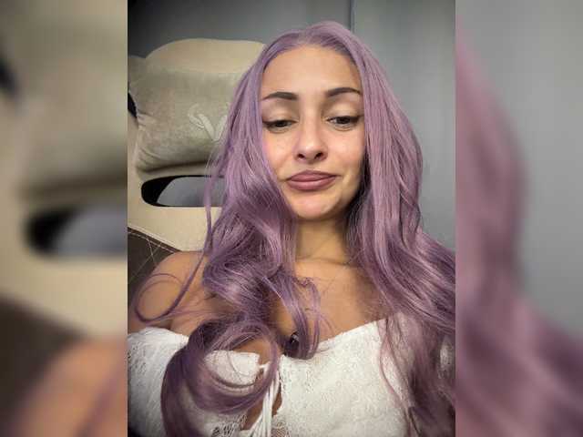 KiraWhite Live Cam on BongaCams