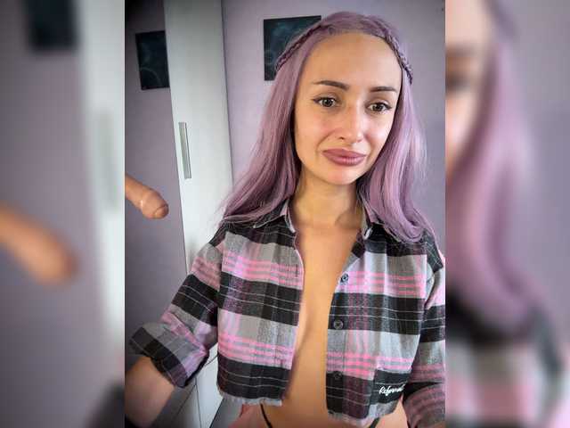KiraWhite live cam on BongaCams
