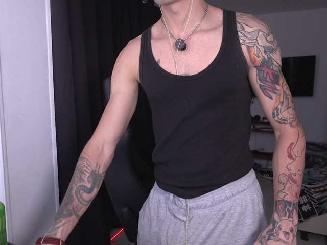 Redrum696 live webcam show