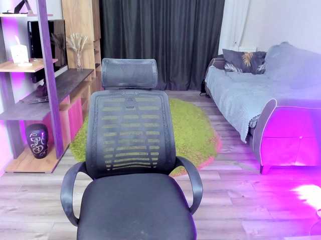 le modèle StrippingLady est en webcam porno dans un show sur le site bongacams, il possède les tags suivants: White/Caucasian,Blonde,Shaved