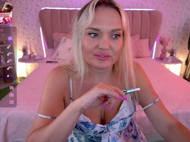 AmelyLoveme live cam on BongaCams