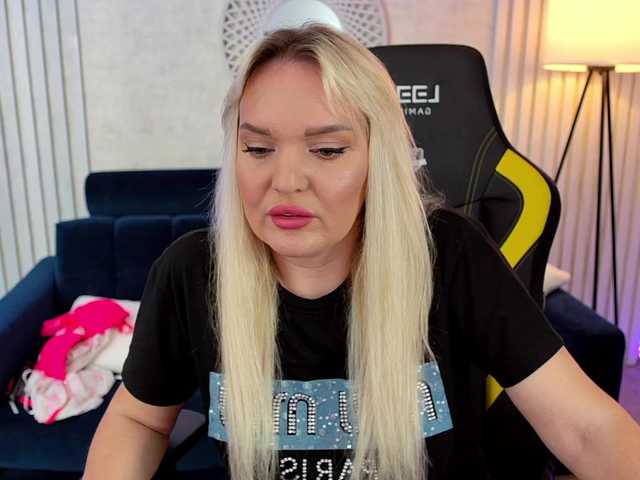 AmelyLoveme live cam on BongaCams