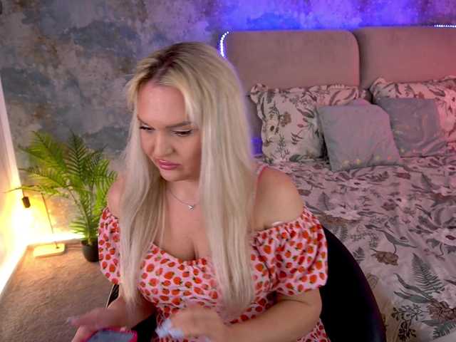 AmelyLoveme's BongaCams show and profile