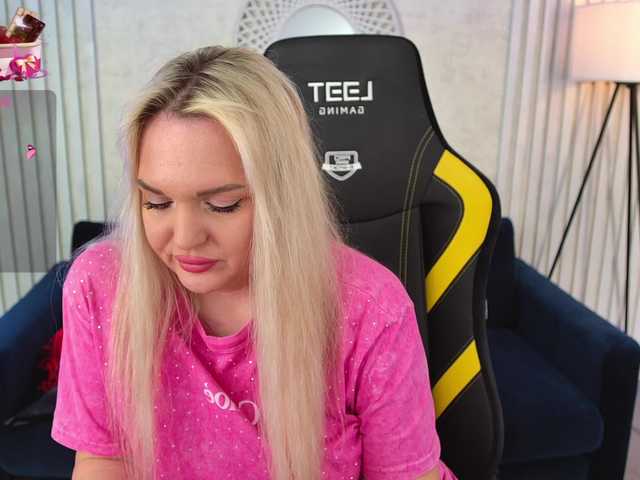 AmelyLoveme's BongaCams show and profile