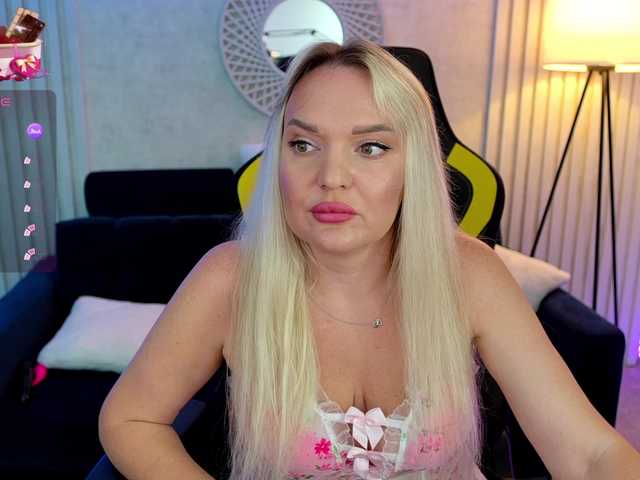 AmelyLoveme live cam on BongaCams