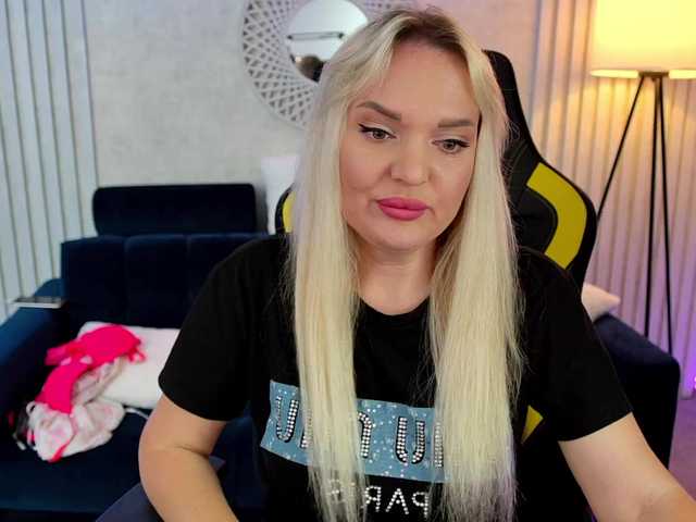 AmelyLoveme live cam on BongaCams