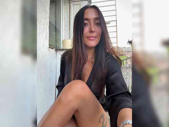 linahelen Live Webcam on BongaCams