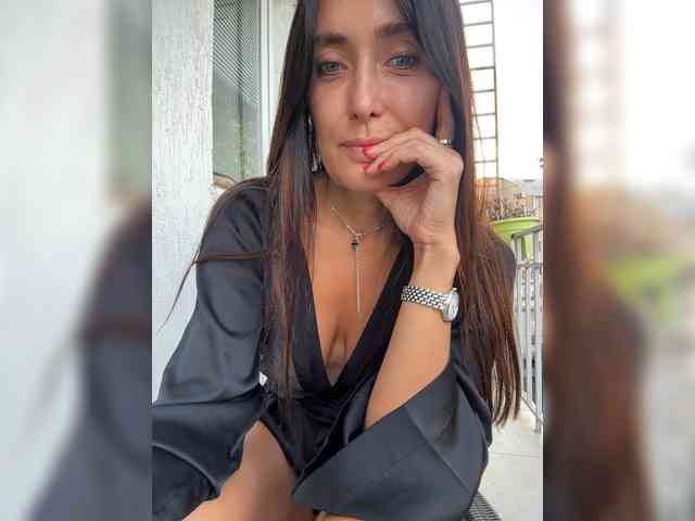 linahelen Live Webcam on BongaCams