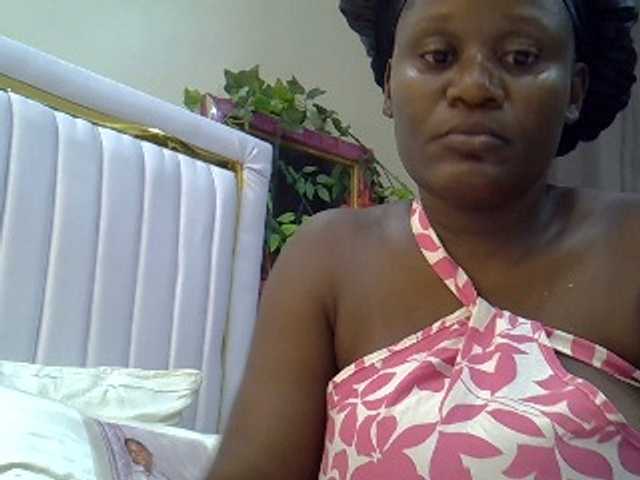 le modèle BoobieQueen est en webcam porno dans un show sur le site bongacams, il possède les tags suivants: Ebony,Brunette,Shaved