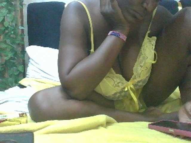le modèle BoobieQueen est en webcam porno dans un show sur le site bongacams, il possède les tags suivants: Ebony,Brunette,Shaved