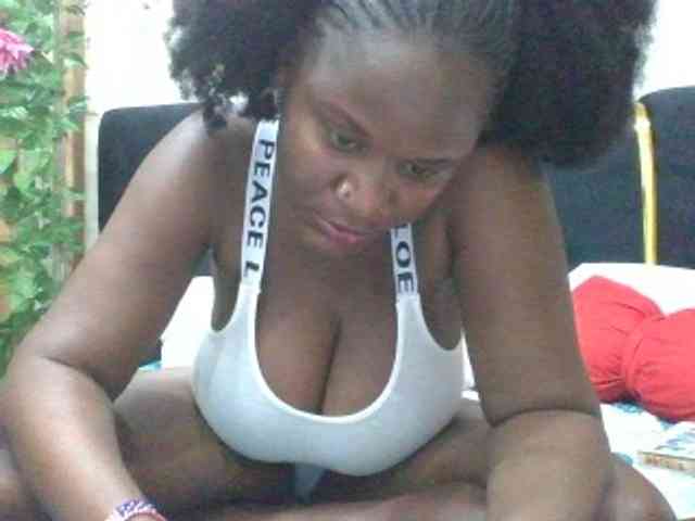 BoobieQueen webcam