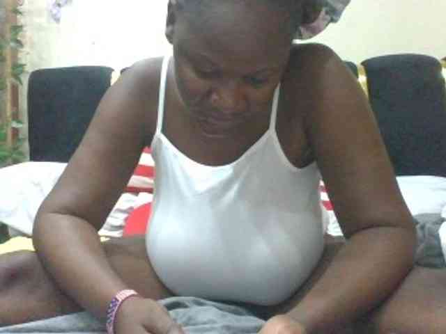 BoobieQueen webcam
