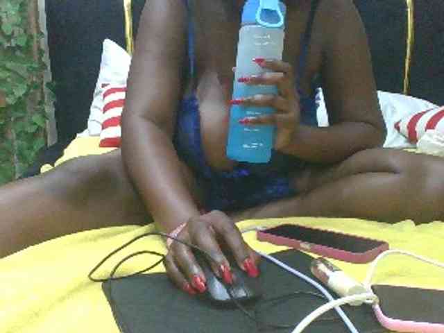 BoobieQueen webcam