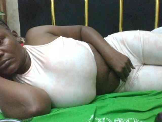 BoobieQueen webcam