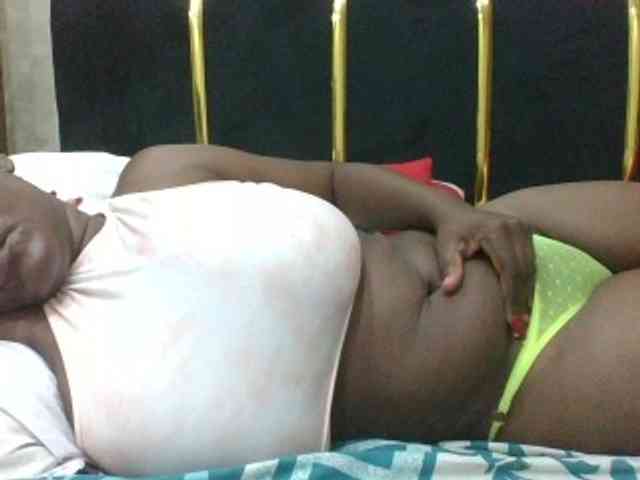 BoobieQueen webcam
