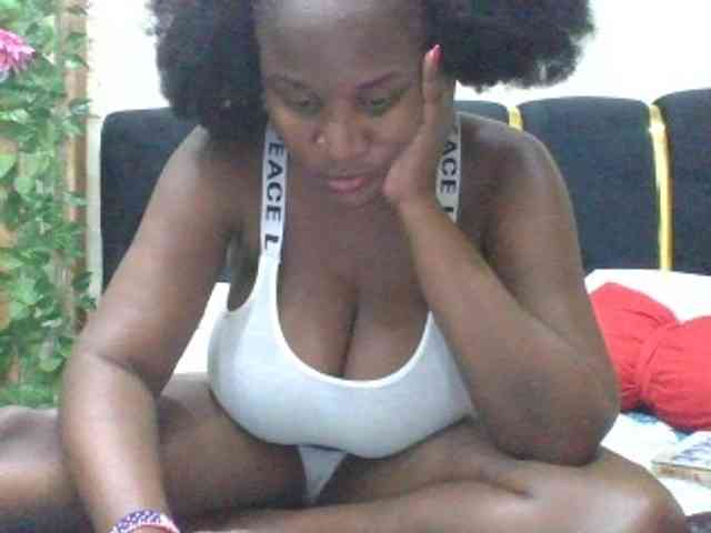 BoobieQueen webcam