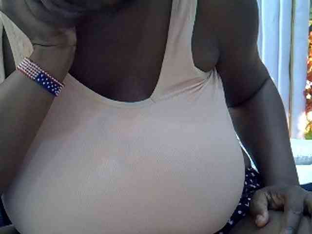 BoobieQueen webcam
