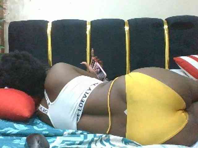 BoobieQueen webcam