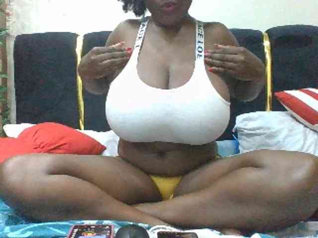 BoobieQueen webcam