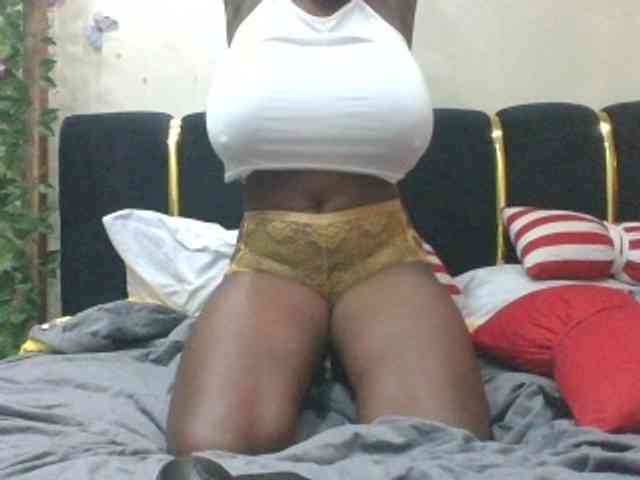BoobieQueen webcam