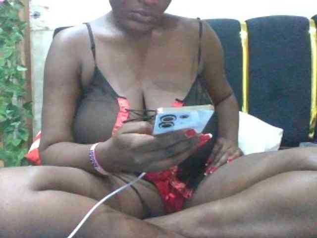 BoobieQueen webcam