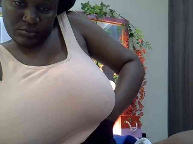 BoobieQueen webcam