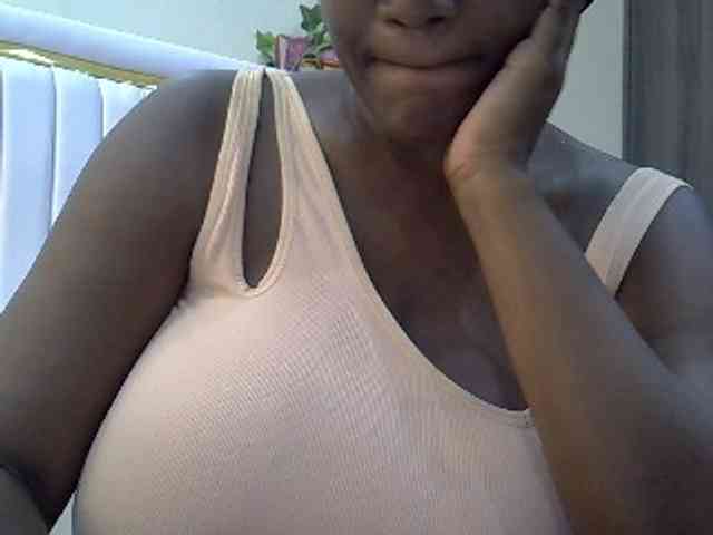 BoobieQueen webcam