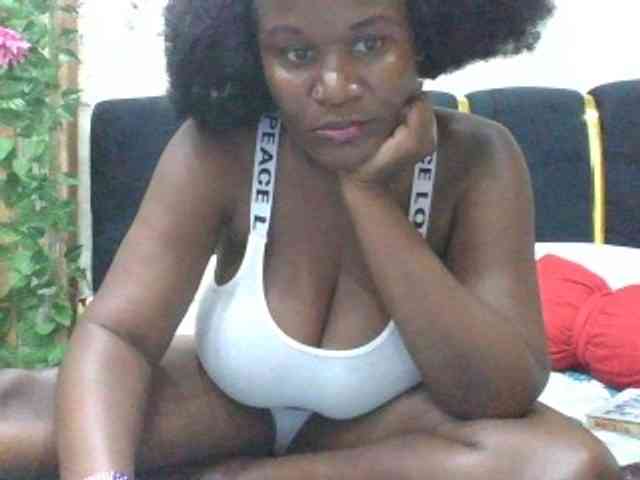 BoobieQueen webcam