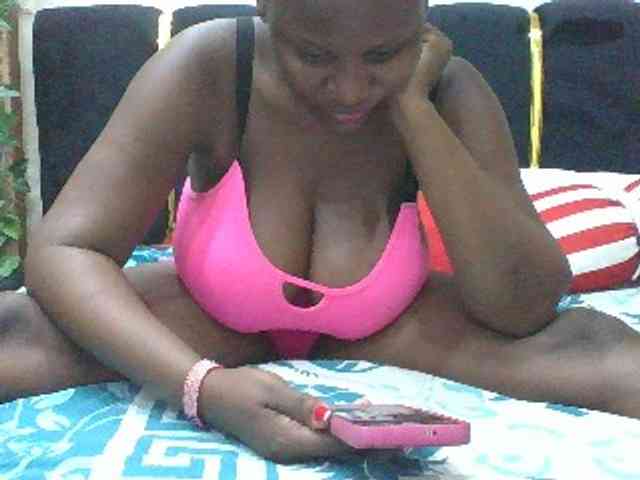 BoobieQueen webcam