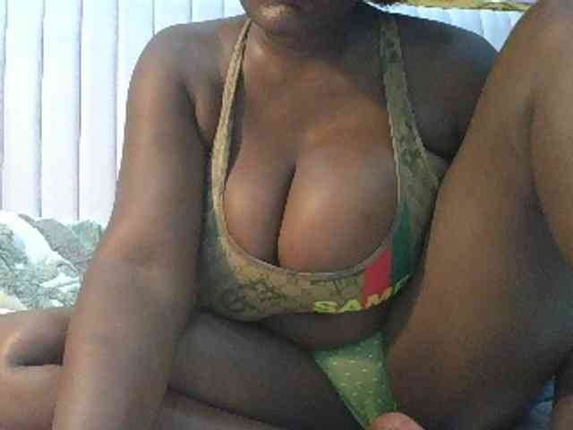 BoobieQueen webcam