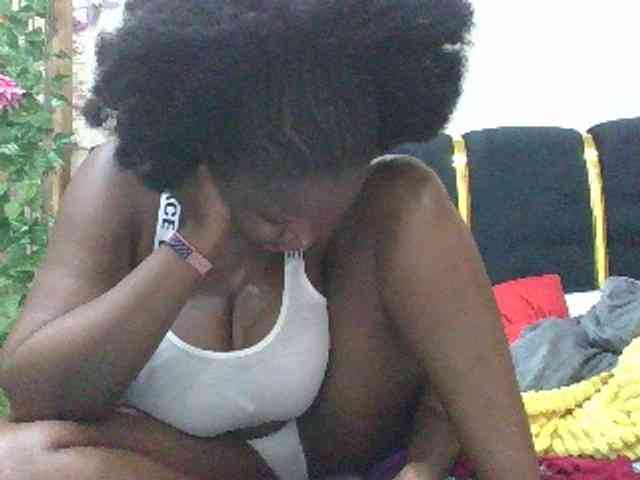 BoobieQueen webcam