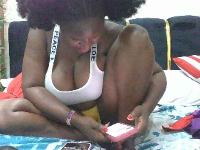 BoobieQueen webcam