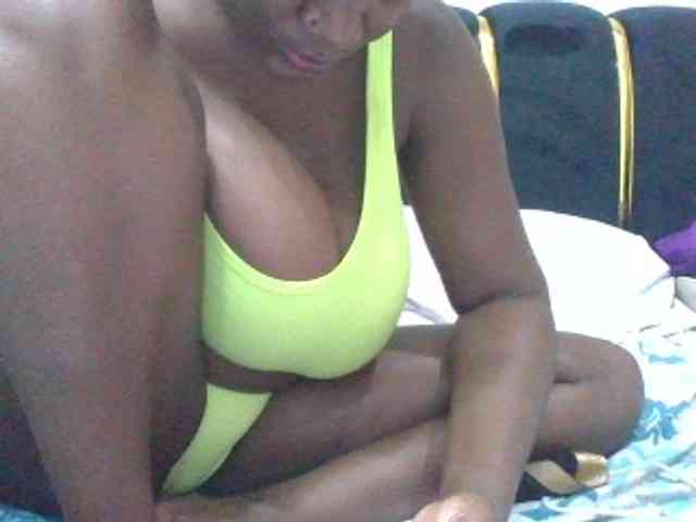 BoobieQueen webcam